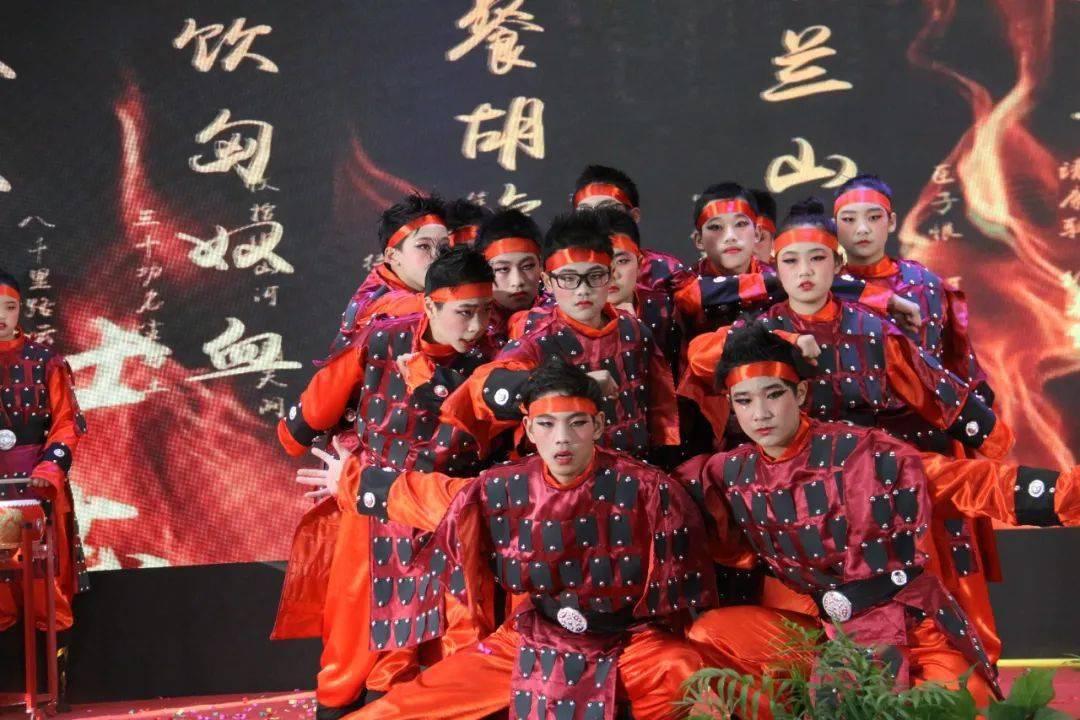 营救迷路的小男孩