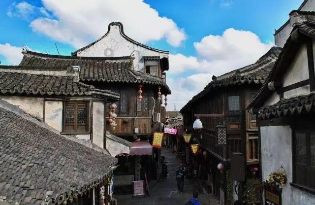 公司聚餐时,主管领导单独领着我向老板敬酒,这是提携我的意思吗?红迪网-最新热门话题讨论平台